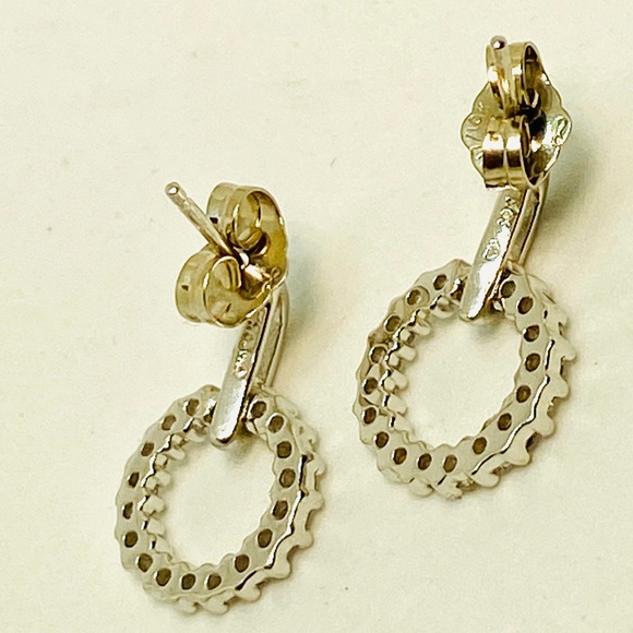 10k white gold diamond drop circle earrings. - Picture 2 of 3